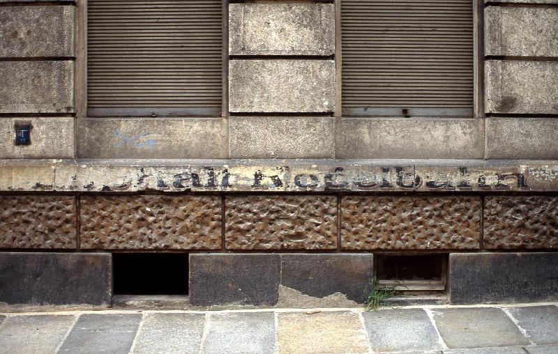 Dresden-Äußere Neustadt, Fichtenstr. 15, 7.7.1996 (1).jpg - Asphalt-Kegelbahn